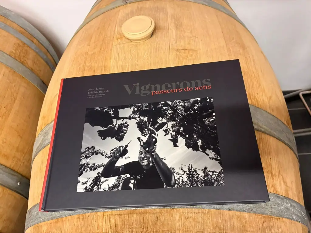 Les vignerons, passeurs de sens - livre d’art photographique